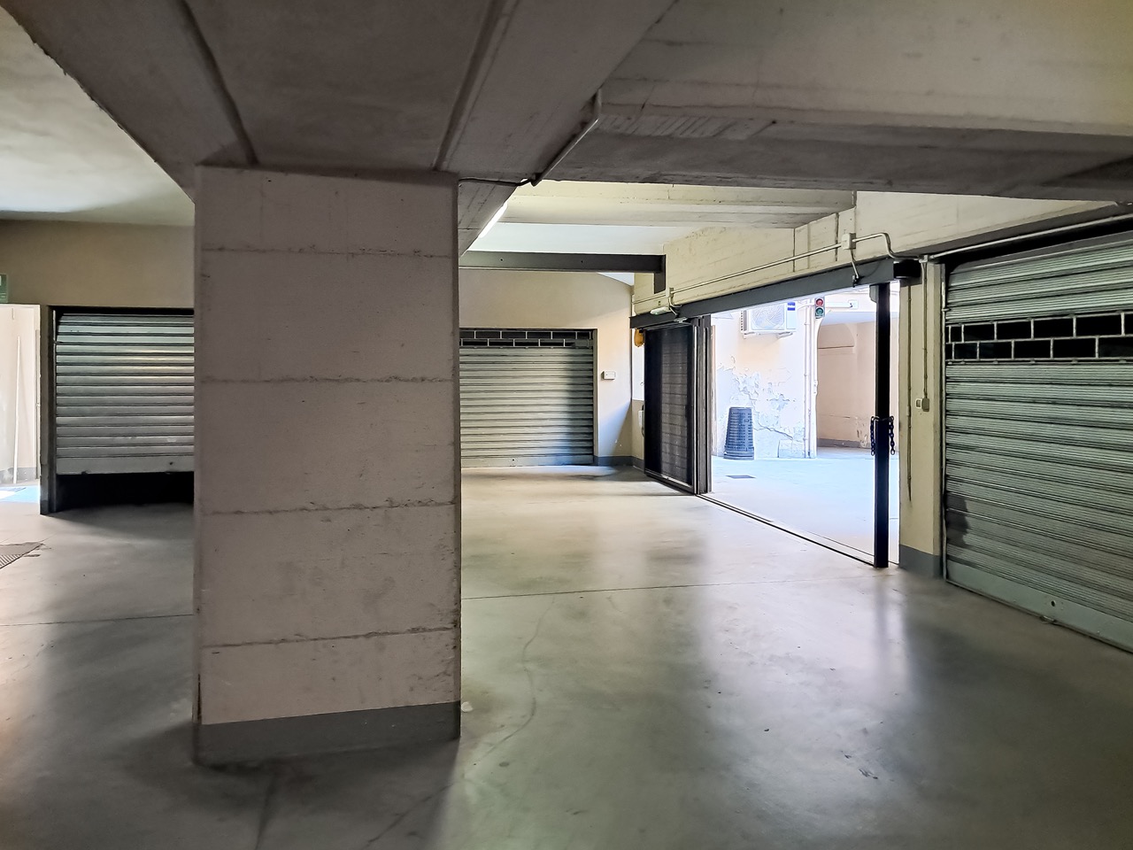 4-tasso-9-Ingresso-da-cortile – dimensioni grandi
